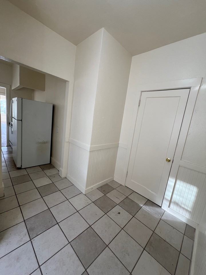 611 E Street - 1 #1 - Photo 7 of 13