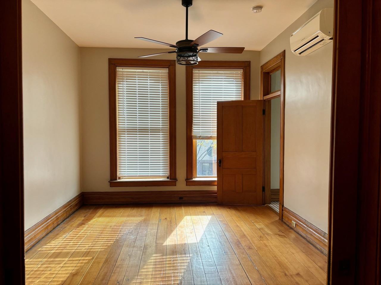 226 1/2 W Madison St #B - Photo 5 of 8