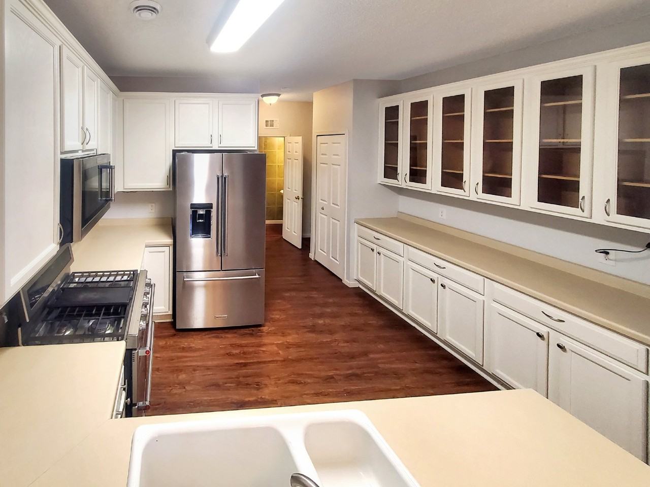 3840 Abercrombie Ln - Photo 3 of 25