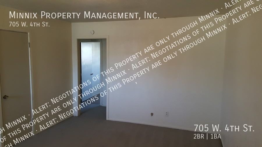 705 W 4th St - Photo 2 of 14