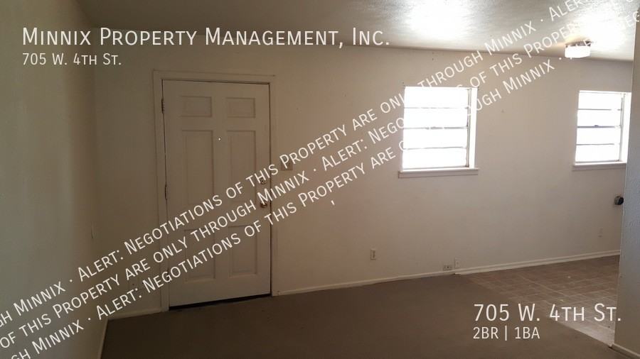 705 W 4th St - Photo 3 of 14