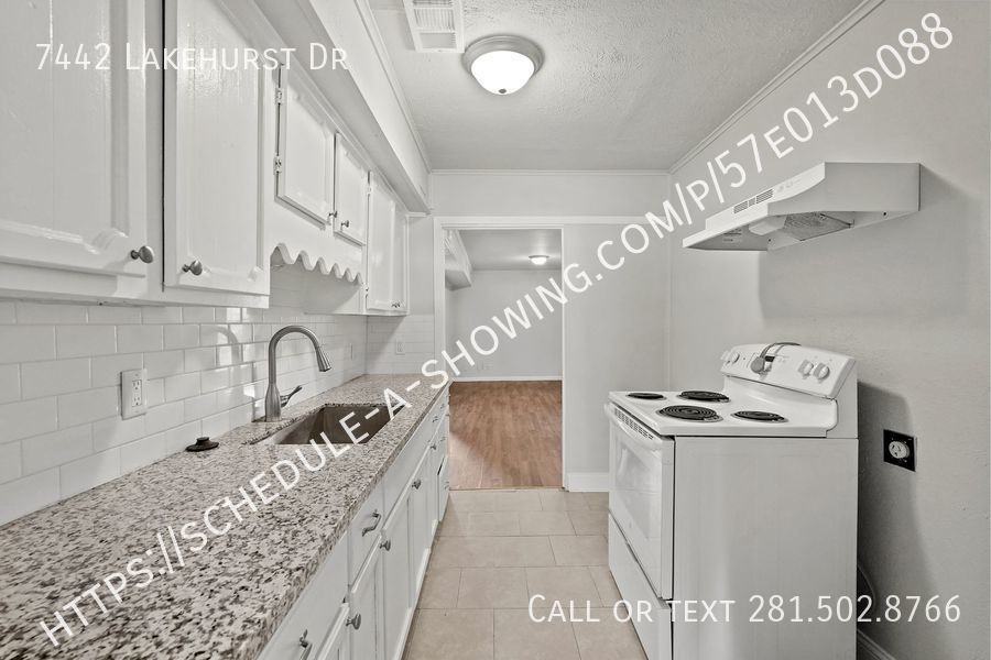 7442 Lakehurst Dr - Photo 3 of 17