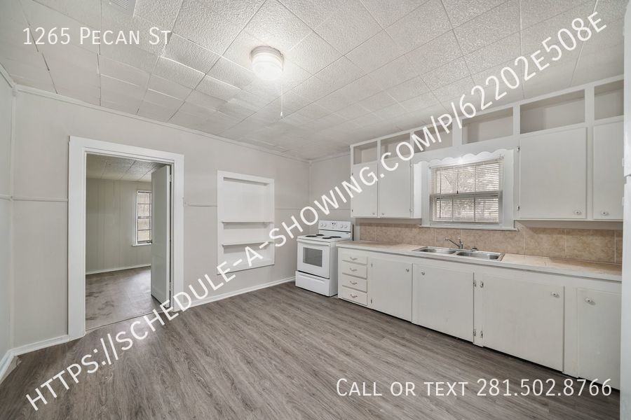 1265 Pecan St - Photo 2 of 11