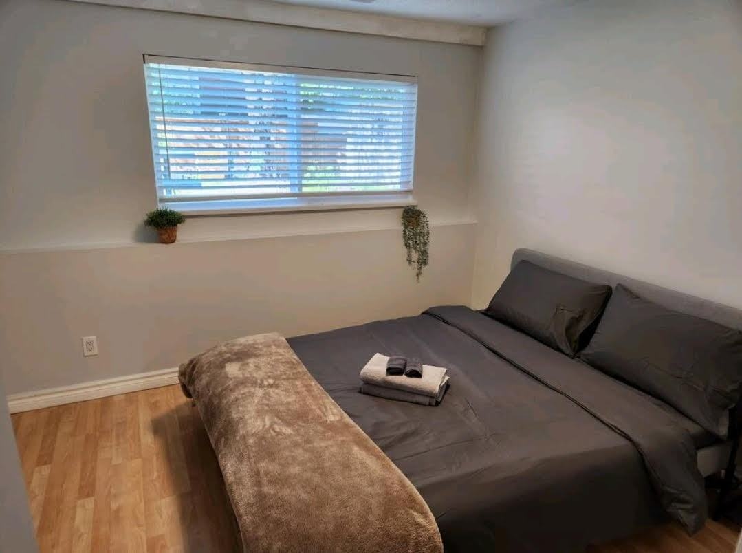 651 Linton Street - Photo 5 of 13