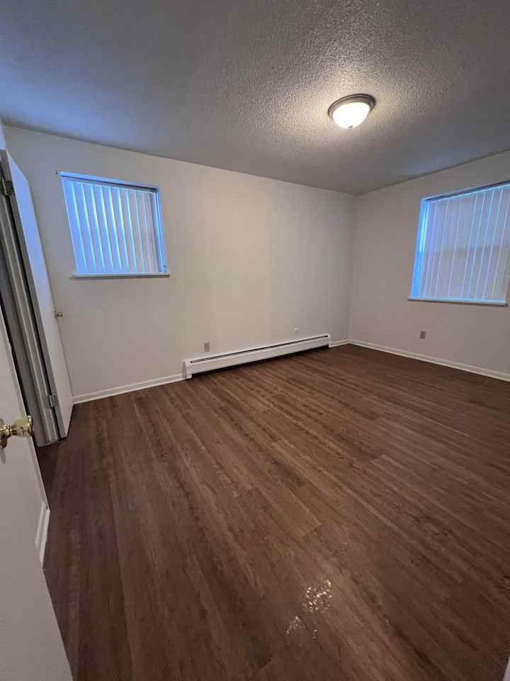 Apple Bailey Apartments - Photo 2 of 5