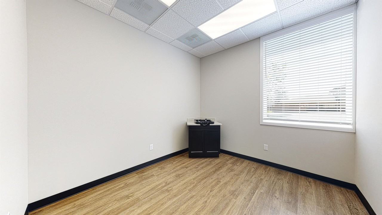 3321 173rd PL NE, Ste 104 - Photo 3 of 9