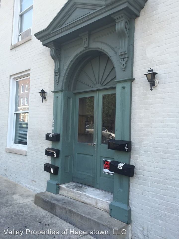 136 N Potomac St - Photo 2 of 11