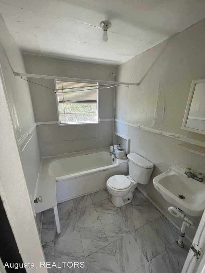 501 & 501 1/2 Ash - Photo 3 of 6