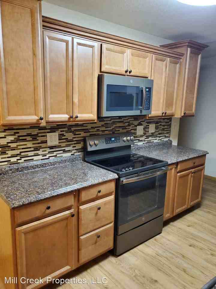 920 , 940 7th Ave - Photo 2 of 10