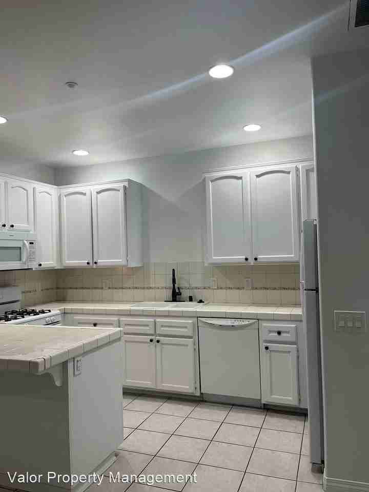 242 Kennedy Street - Photo 3 of 29