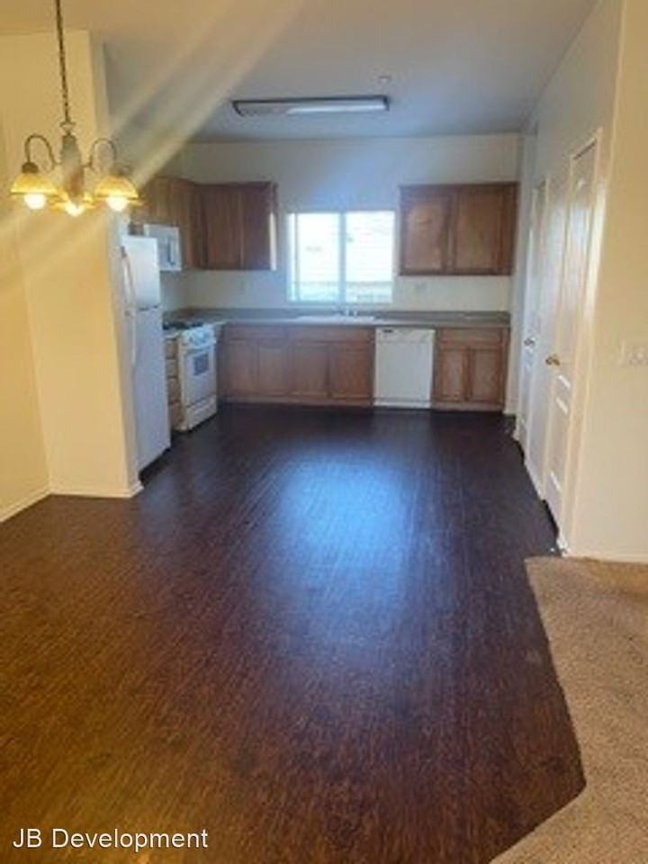 501-521 N Lark Ellen Ave - Photo 3 of 5