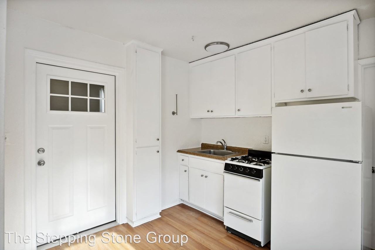 2704 Garfield Ave South - Photo 3 of 15