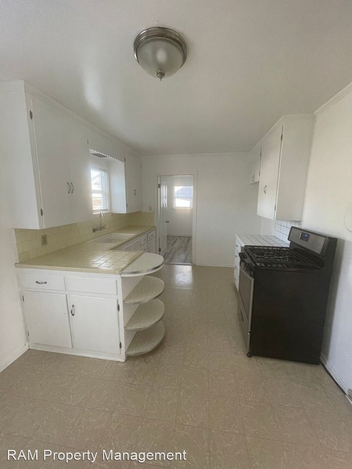 1174 Sally St - Photo 3 of 9
