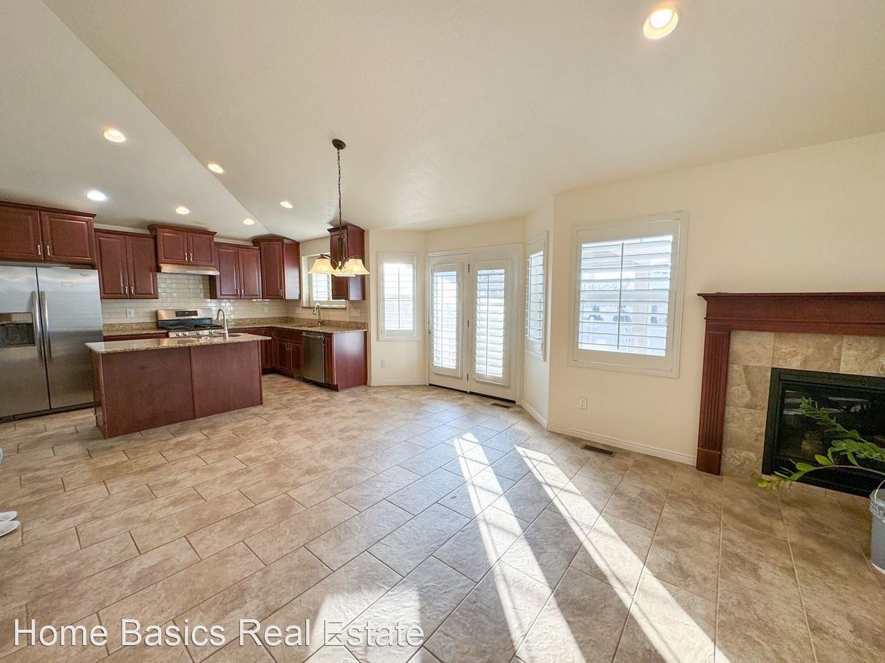 939 W 550 S - Photo 3 of 24