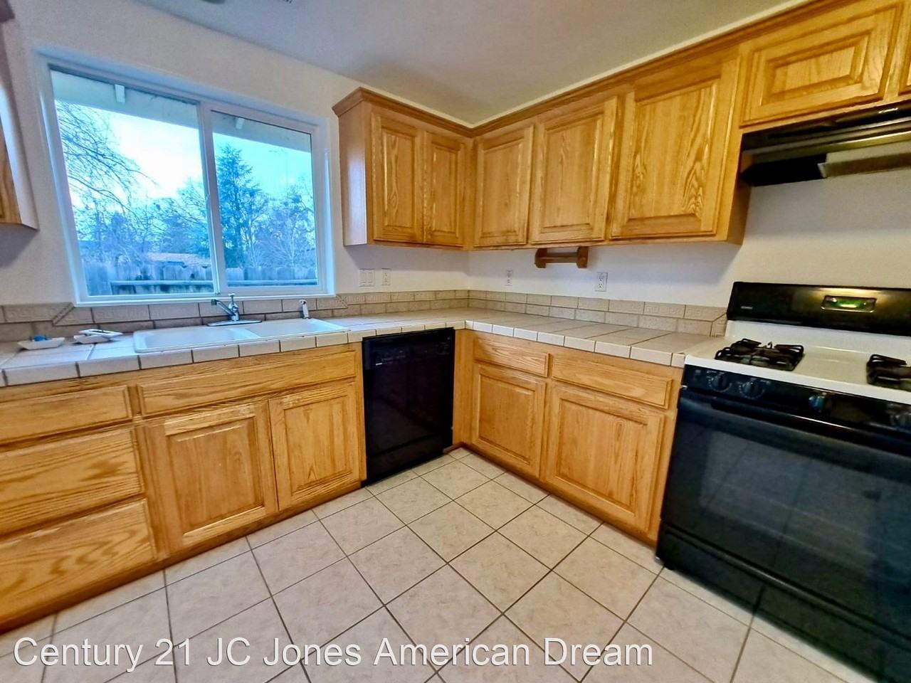 800/802 SW Oak - Photo 2 of 9