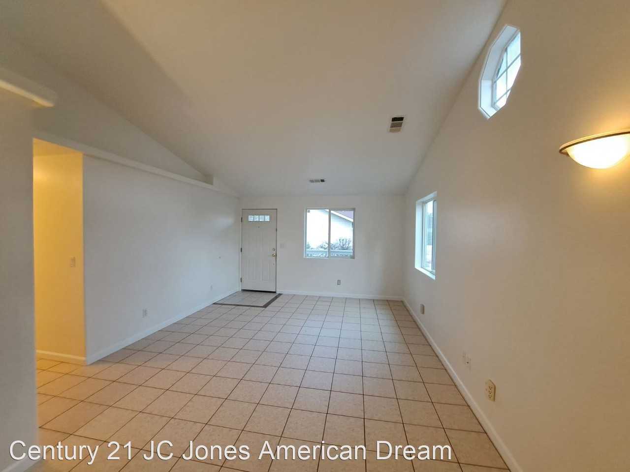 800/802 SW Oak - Photo 3 of 9