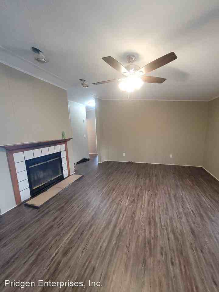 150 Eugene Hardman Rd - Photo 3 of 12