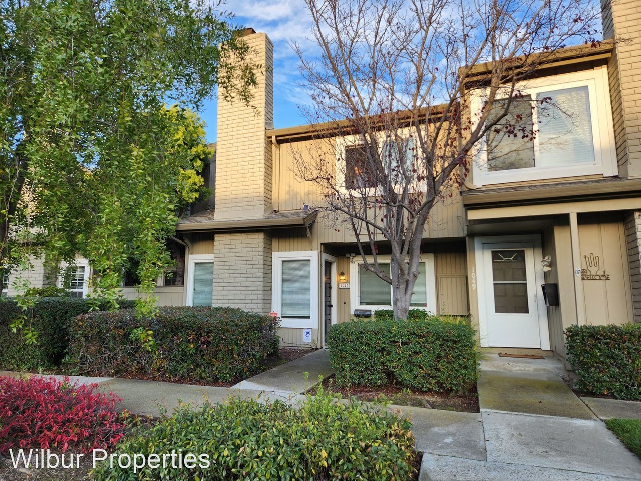 1047 Grebe St - Photo 3 of 22