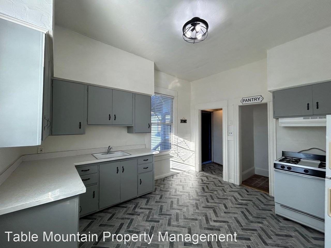 2220 Wilcox Ave - Photo 3 of 9