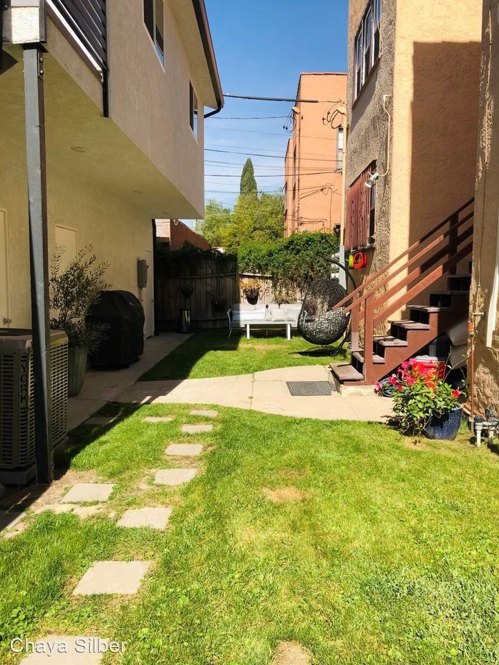 121-125.5 N. Sycamore Ave. - Photo 3 of 20