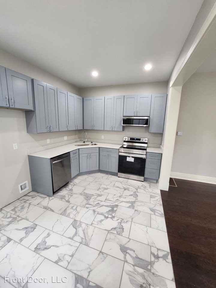 Newly Renovated Apartment in the Grove Apartments 4240 Norfolk Ave