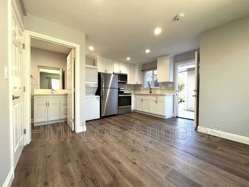 7065 1/2 State St - Photo 2 of 9