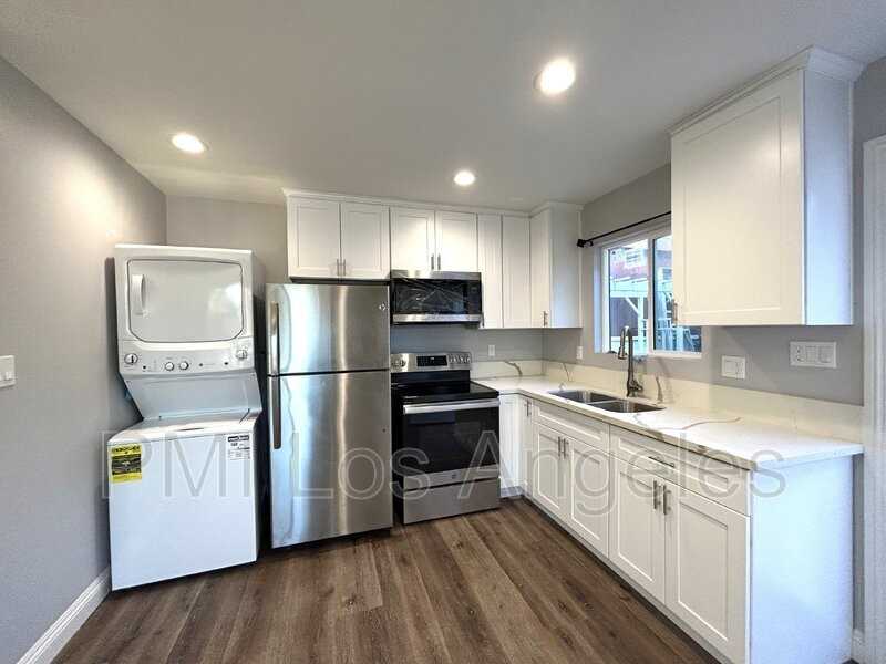 7065 1/2 State St - Photo 3 of 9