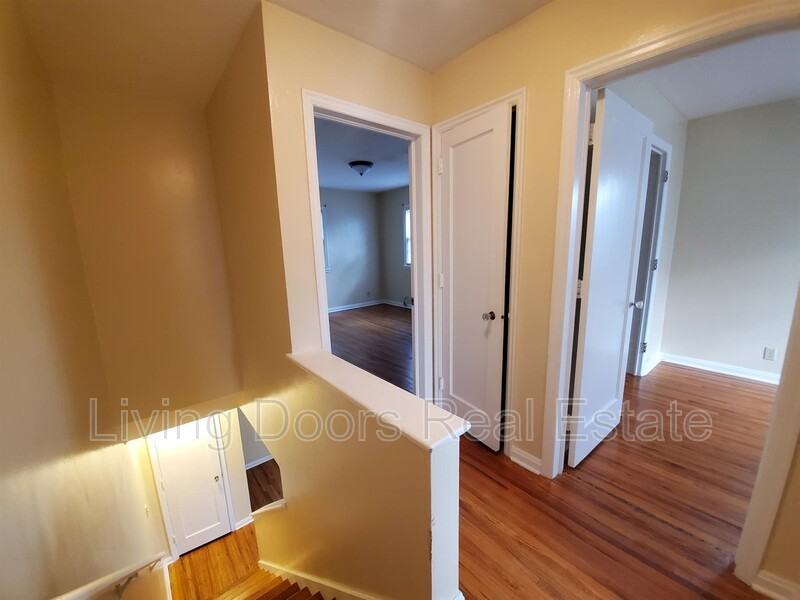 316 S 47th St - Photo 3 of 17