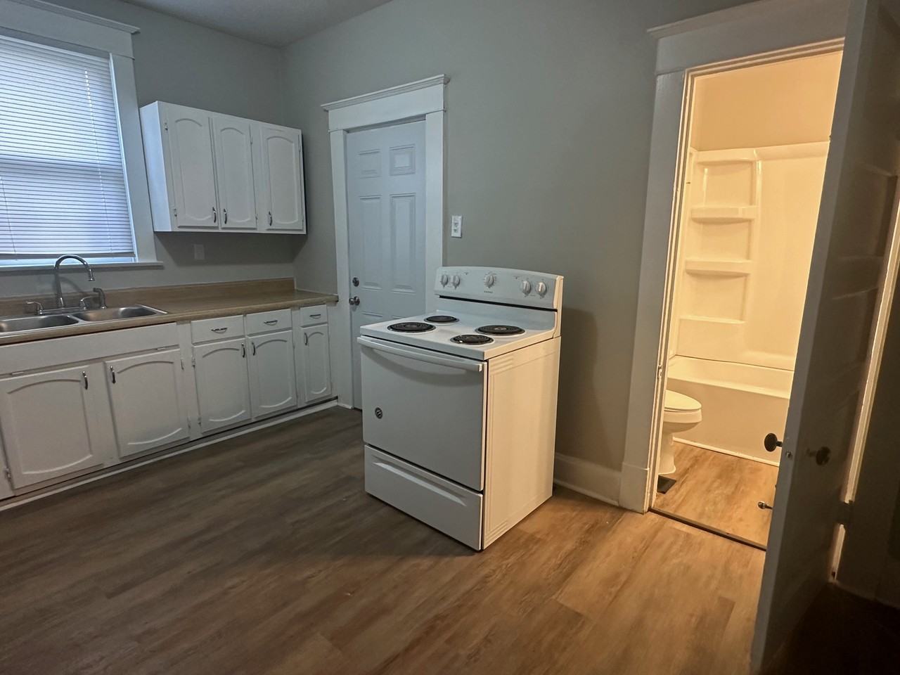 334 N Holmes Ave #334 - Photo 2 of 9