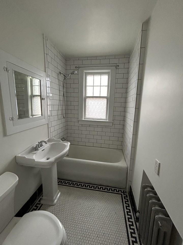 420 Short St #4 - Photo 3 of 5