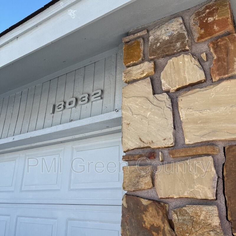 13032 E 39th Pl - Photo 2 of 18