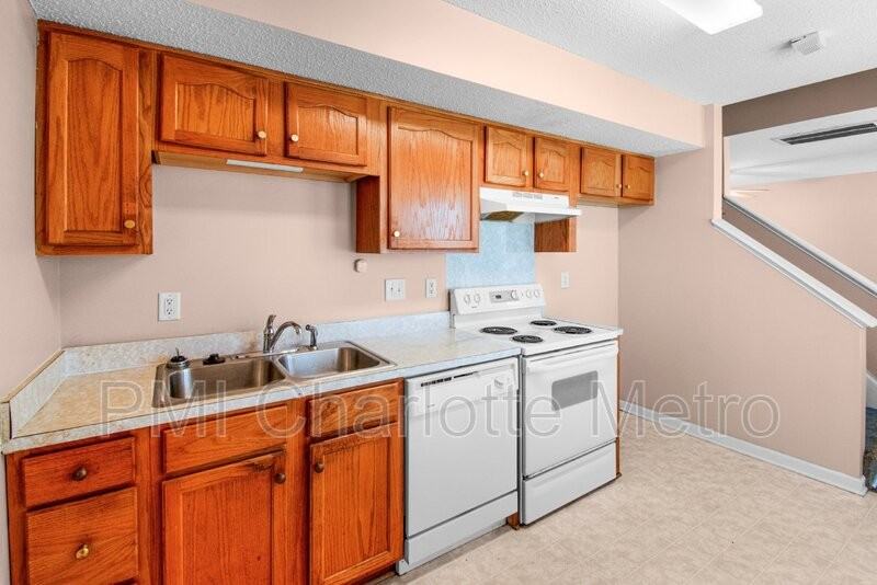 6550 Lynmont Dr - Photo 2 of 12