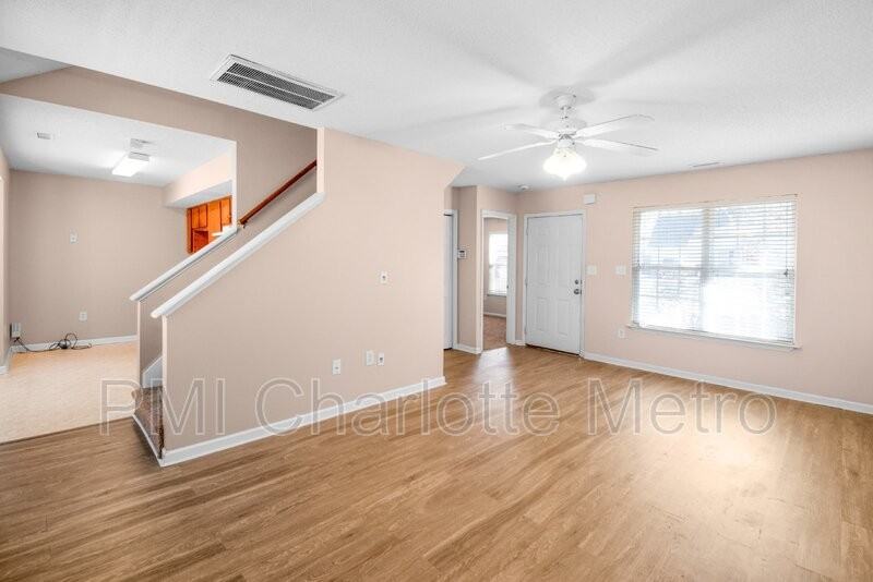 6550 Lynmont Dr - Photo 4 of 12