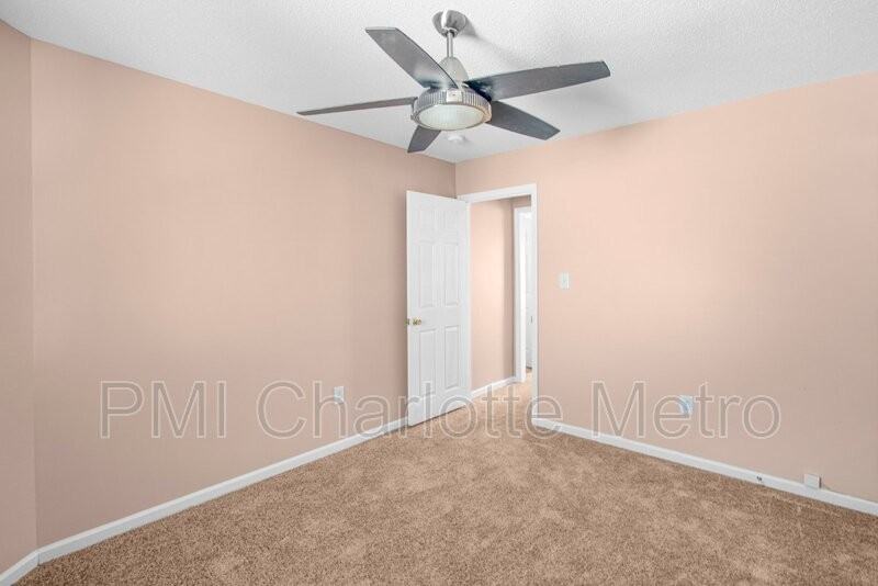 6550 Lynmont Dr - Photo 5 of 12