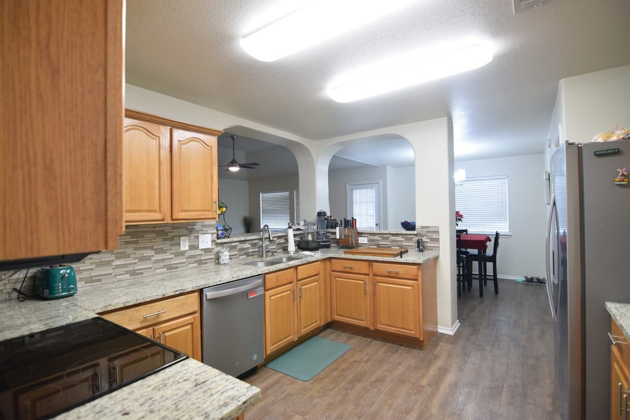 4814 Water Oak Dr - Photo 4 of 23