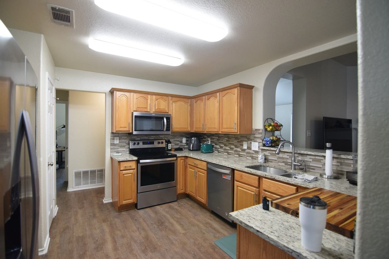 4814 Water Oak Dr - Photo 5 of 23