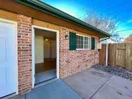 featured image of 2112 N Campus Dr #1