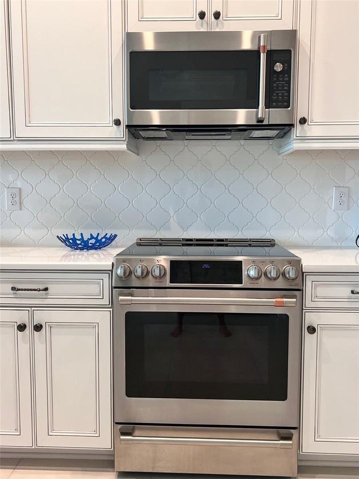 5569 Cannes Circle - Photo 3 of 17