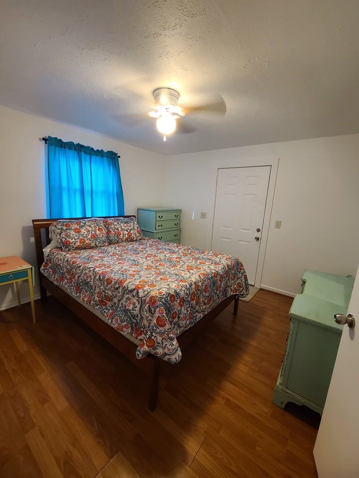 208 W King St #NA - Photo 3 of 6