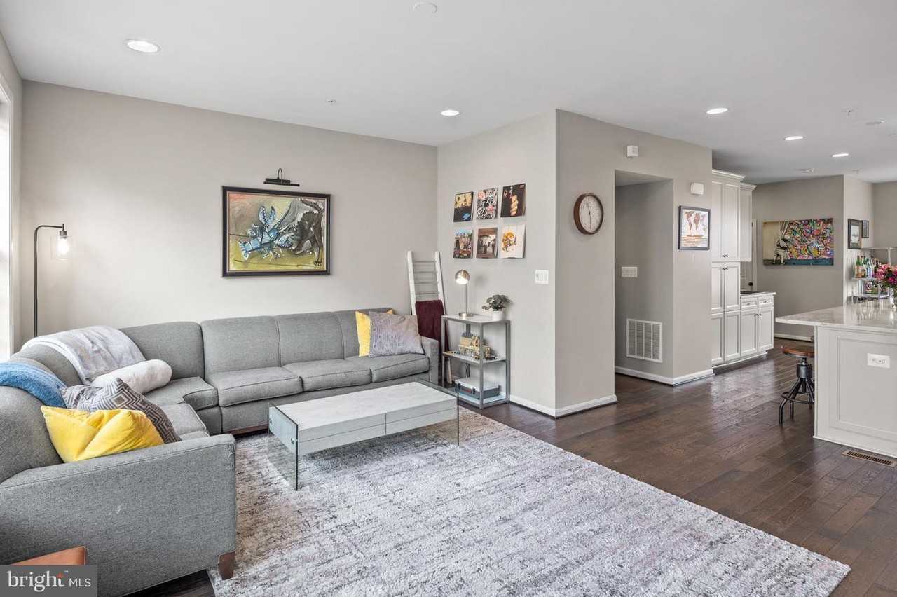 1310 Jackson St #1 - Photo 3 of 31