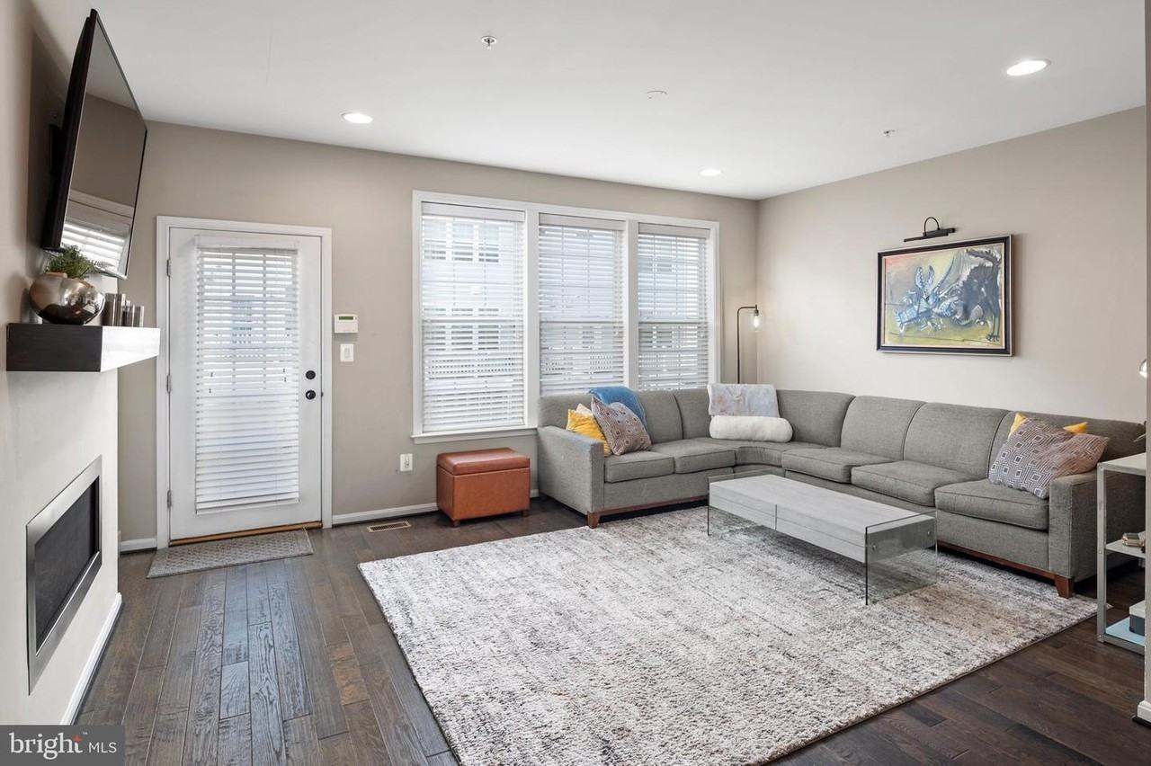 1310 Jackson St #1 - Photo 4 of 31