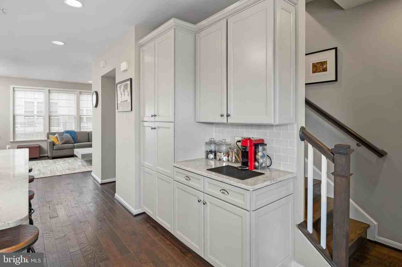 1310 Jackson St #1 - Photo 5 of 31