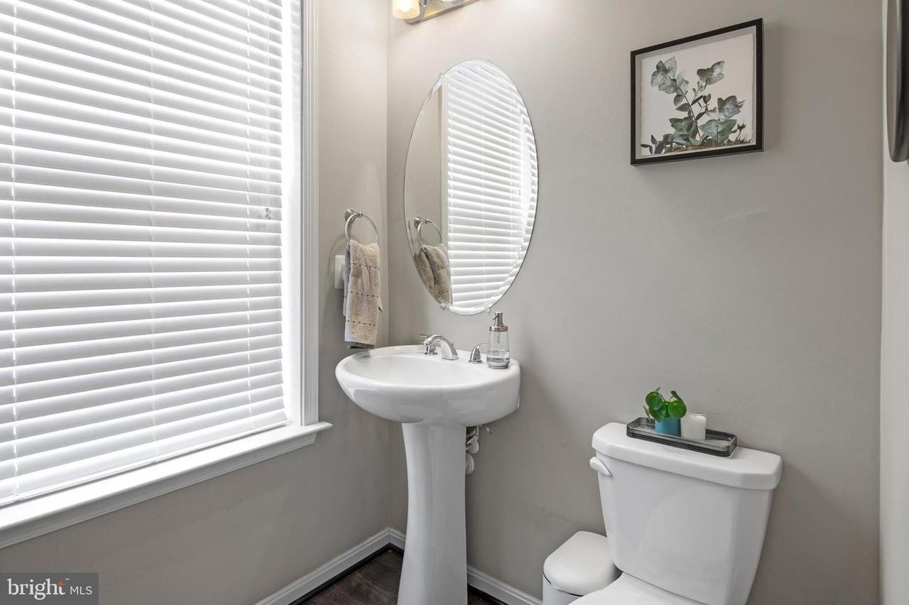 1310 Jackson St #1 - Photo 6 of 31