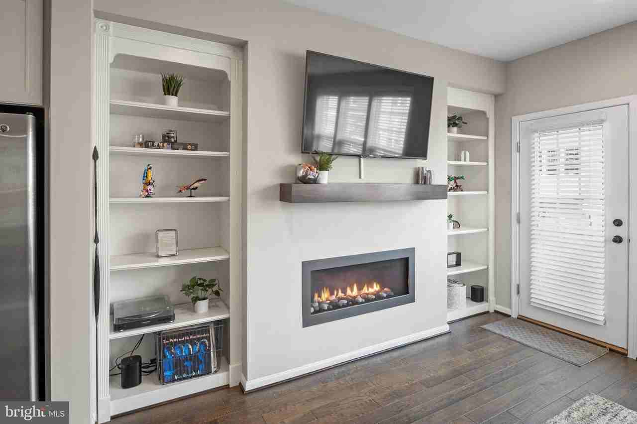 1310 Jackson St #1 - Photo 7 of 31