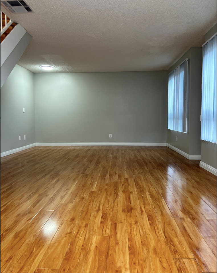 657 W California - Photo 2 of 10