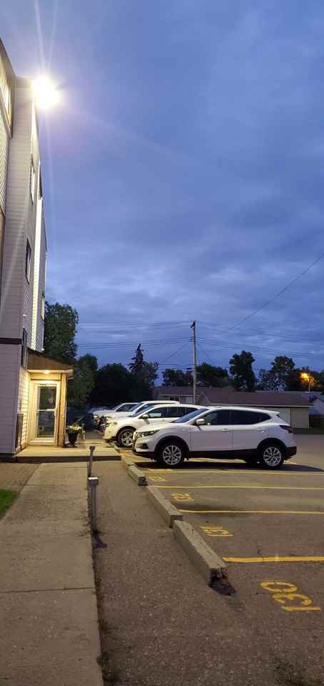 Lakeshore Manor - Photo 3 of 6