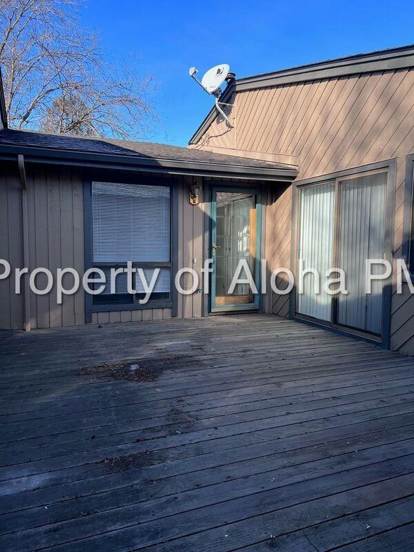 885 Camelot Dr - Photo 4 of 20