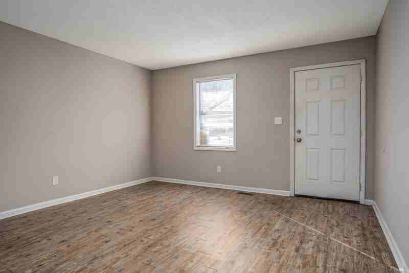 244 Rose St - Photo 3 of 5
