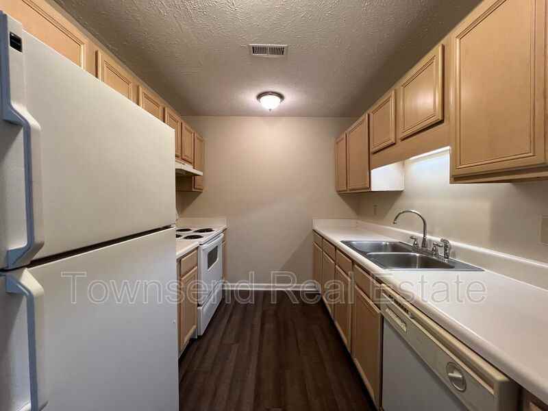 2587 Gotts Ln - Photo 4 of 9