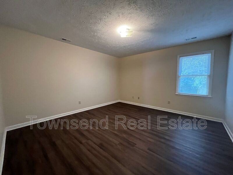 2587 Gotts Ln - Photo 6 of 9